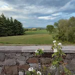 Incantevole Vista Dalle Mura Del Castello.