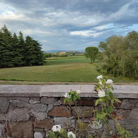 Incantevole Vista Dalle Mura Del Castello.