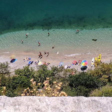 Incantevole Vista Dalle Mura Del Castello. *