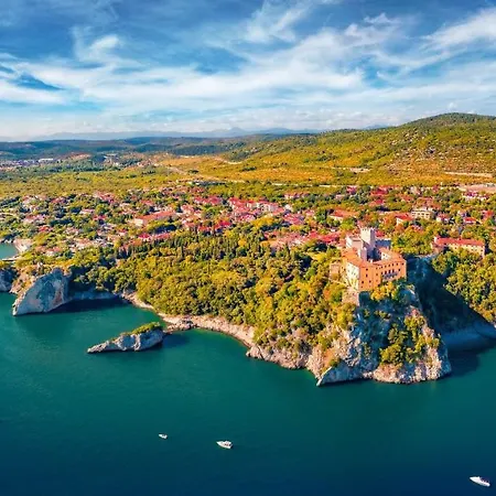 Incantevole Vista Dalle Mura Del Castello. شقة