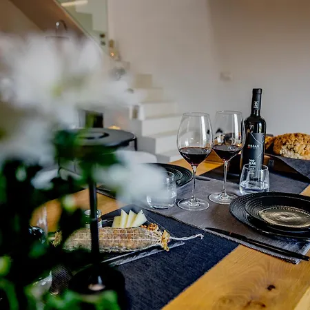 Incantevole Vista Dalle Mura Del Castello.